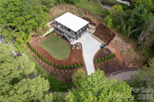 8 Midland Dr, Asheville, NC, 28804-1513 | Card Image