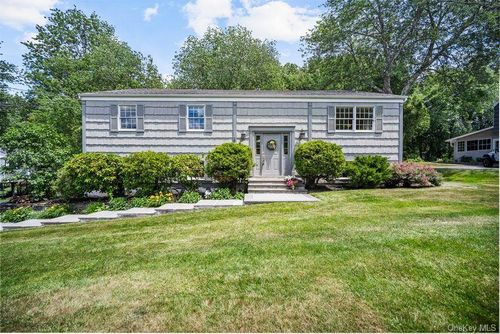 3282 Quinlan St, Yorktown Heights, NY, 10598-2010 | Card Image