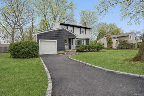 31 Munson Ct, Huntingtn Sta, NY, 11747-1632 | Card Image