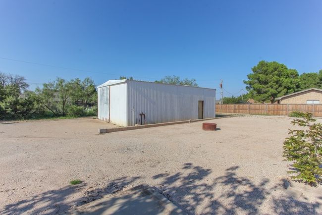 2201 E 25 Th St, House other with 3 bedrooms, 3 bathrooms and 2 parking in Big Spring TX | Image 34