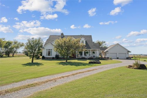 639 Ne Bison Rd, Bartlesville, OK, 74006-8061 | Card Image