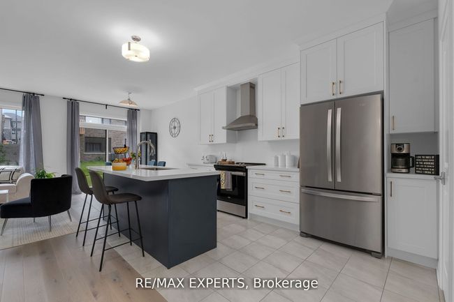 27 Sweet Cicely St, House attached with 4 bedrooms, 3 bathrooms and 1 parking in Springwater ON | Image 8