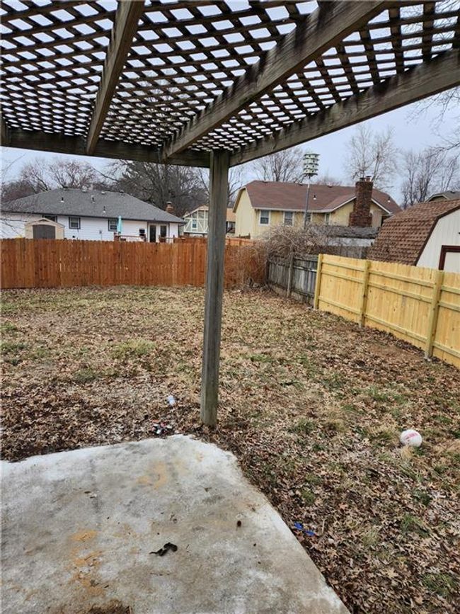 19112 E 13th Street N, For Sale in Independence Zoocasa