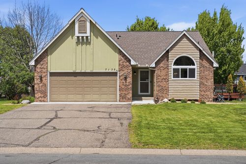 7135 Upper 157th St W, Apple Valley, MN, 55124-5107 | Card Image