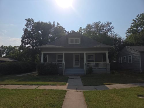 321 Pine St, Halstead, KS, 67056-1921 | Card Image