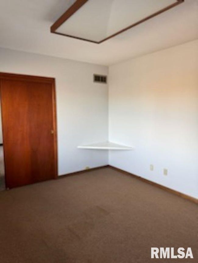 1703 Brady St, Home with 0 bedrooms, 0 bathrooms and 4 parking in Davenport IA | Image 13