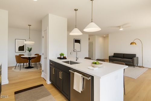 300-400 Blackwell Dr, Chapel Hill, NC, 27514-7466 | Card Image