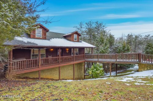 1960 Oakmont Dr, Sevierville, TN, 37876-3426 | Card Image