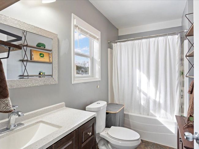 Main floor bathroom | Image 15