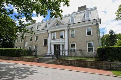 7-1 Oakwood Ter, Newport, RI, 02840-3376 | Card Image