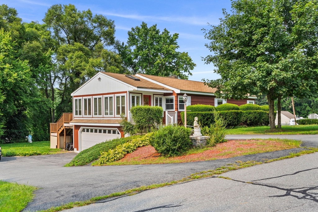 Loretta Ave, Pelham, NH 03076