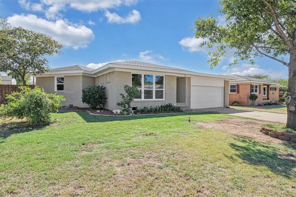 Vine St, Altus, OK 73521