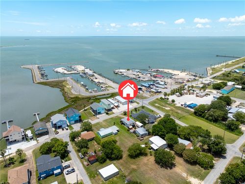 205 E Bay Ave, Seadrift, TX, 77983-3847 | Card Image