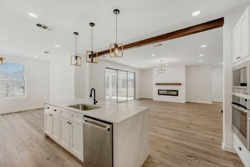 208 Ulupau Cir, Bastrop, TX, 78602-7341 | Card Image
