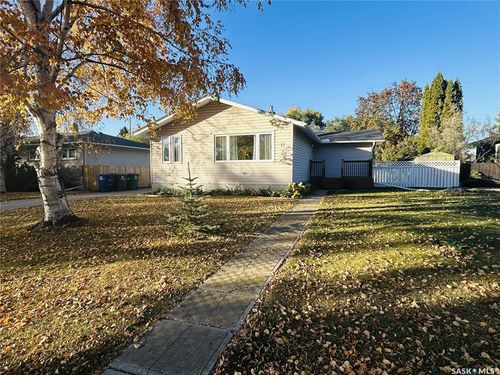 17 Mitchell St, Saskatoon, SK, S7H3E9 | Card Image