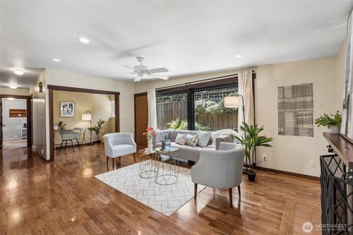 3222 Ne 85th St, Seattle, WA, 98115-3626 | Card Image