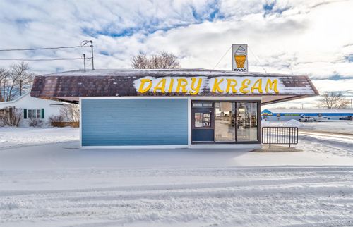 182 River Street, Manistique, MI, 49854 | Card Image