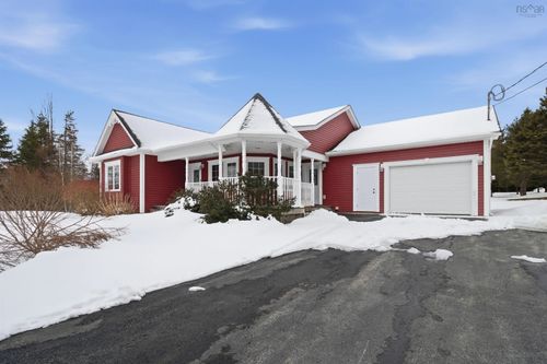 15 S Rawdon Rd, Mount Uniacke, NS, B0N1Z0 | Card Image