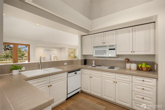 10123 Ne Kitsap St, House other with 4 bedrooms, 3 bathrooms and 3 parking in Bainbridge Island WA | Image 21