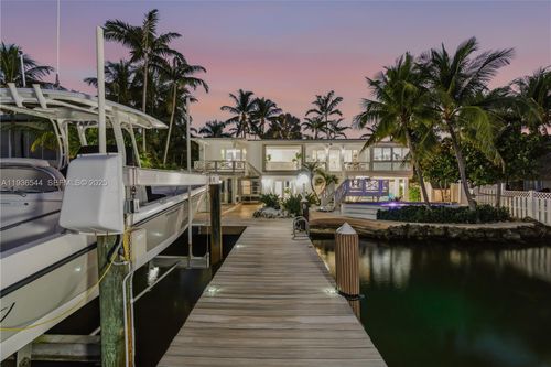 16 North Dr, Key Largo, FL, 33037-2917 | Card Image