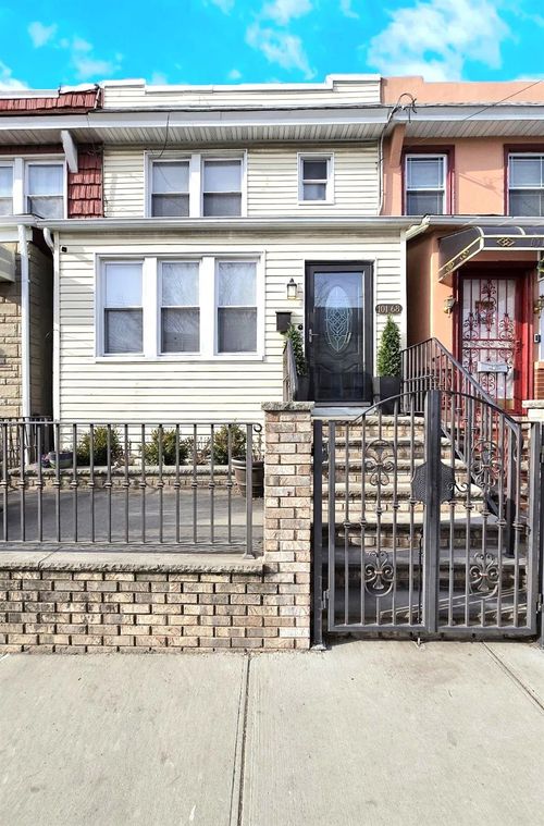 101 105th St, Ozone Park, NY, 11416-2709 | Card Image