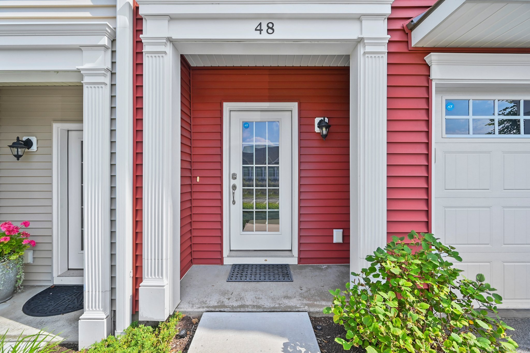 Warrington Round , Danbury, CT 06810