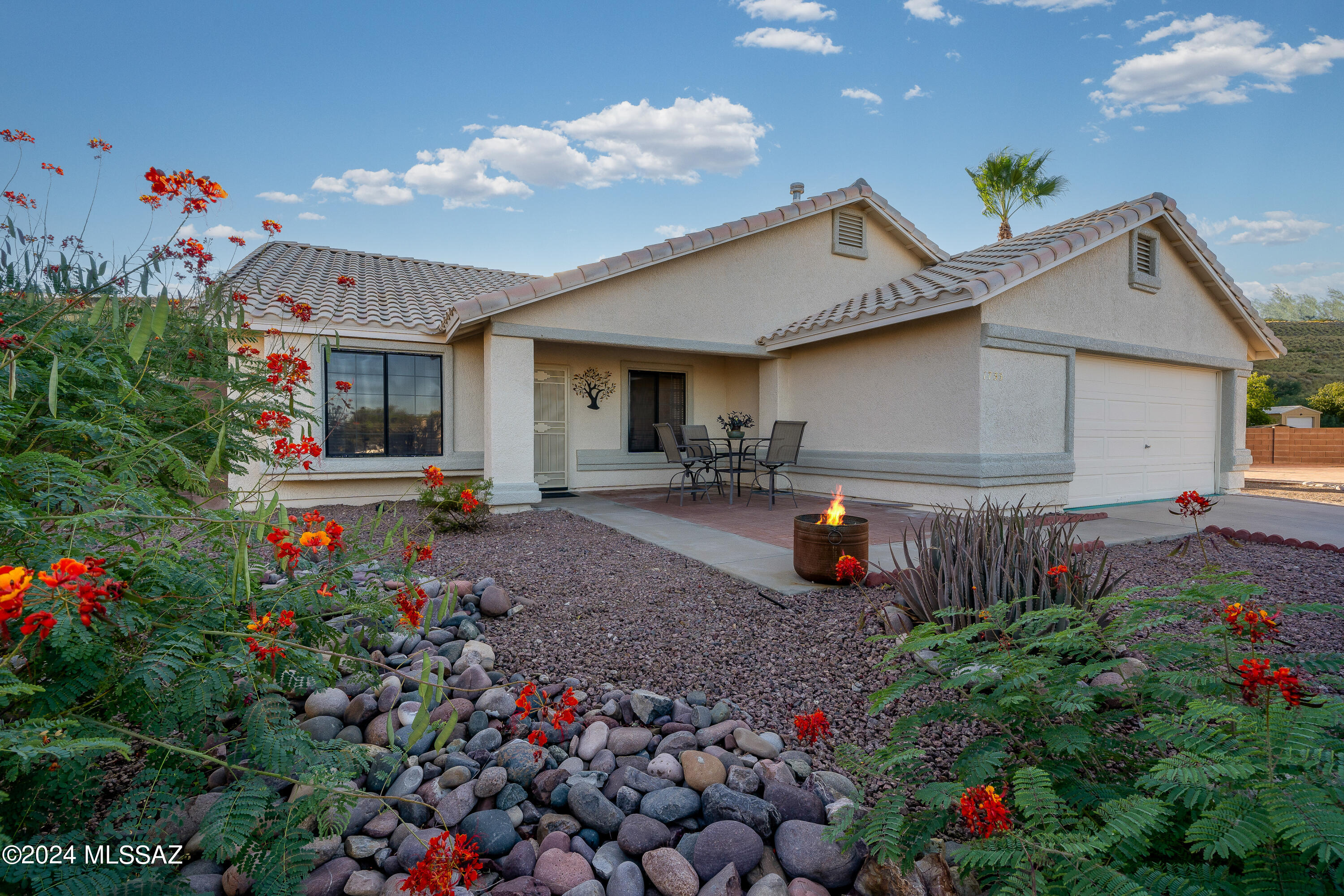 Avenida DE Amelia , Sahuarita, AZ 85629