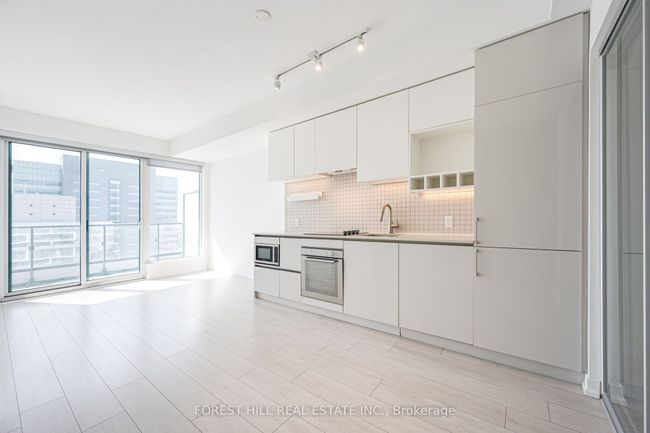 1506 - 5 Buttermill Ave, Condo with 2 bedrooms, 2 bathrooms and 1 parking in Vaughan ON | Image 5