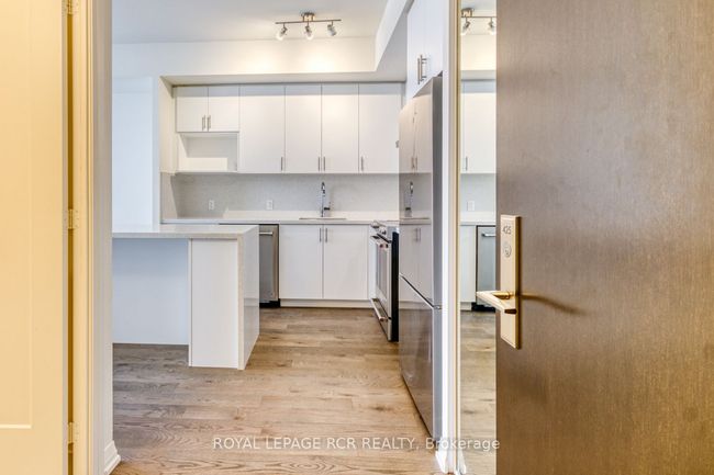 425 - 9000 Jane St, Condo with 1 bedrooms, 2 bathrooms and null parking in Concord ON | Image 9