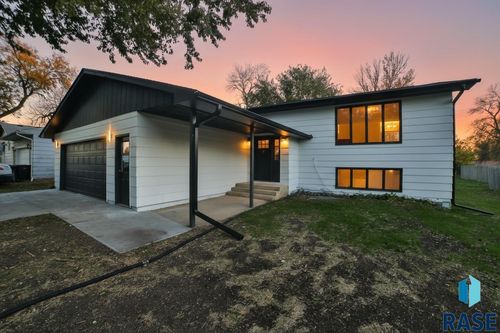 401 E 4th St Street, Hartford, SD, 57033-2273 | Card Image