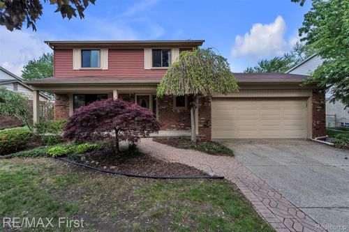 39083 Eastridge Dr, Clinton Township, MI, 48038-2853 | Card Image