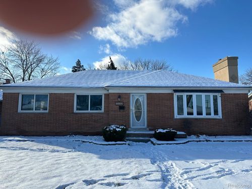 7043 Whitefield St, Dearborn Heights, MI, 48127-4713 | Card Image