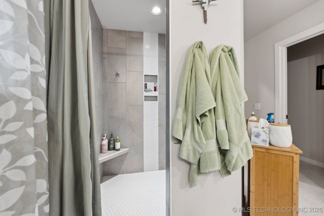 Shower with walk-around, and full tile. | Image 21