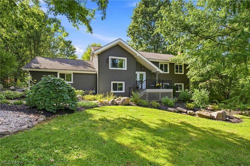 11089 Carriage Hill Dr, Chagrin Falls, OH, 44023-5523 | Card Image