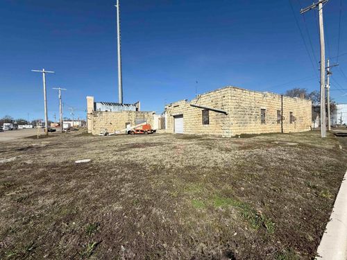 239 E 7th St, Junction City, KS, 66441-2835 | Card Image