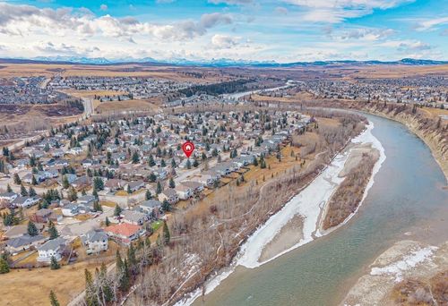 2 Bow Pl, Cochrane, AB, T4C1M9 | Card Image