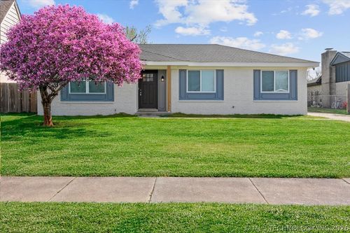 2527 S 110th East Ave, Tulsa, OK, 74129-5032 | Card Image