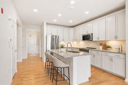409-250 Martins Lndg, North Reading, MA, 01864-2094 | Card Image