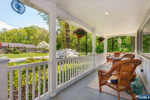 681 Glendale Rd, Franklin Lakes, NJ, 07417-1703 | Card Image