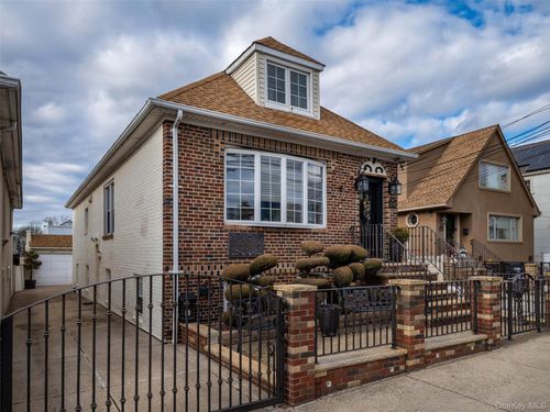 21-38 49th St, Astoria, NY, 11105-1316 | Card Image