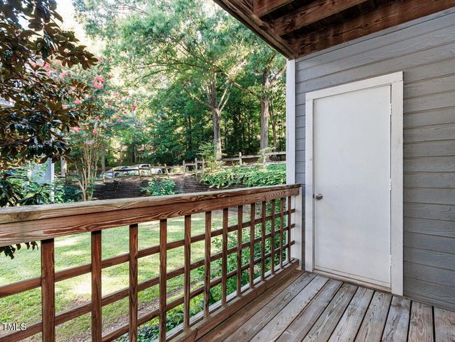 012-1280x960-porch | Image 12