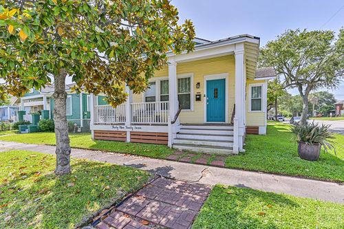 3927 Avenue P, Galveston, TX, 77550-6651 | Card Image