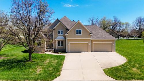 1019 Sw Coachlight Ct, Lee's Summit, MO, 64081-3713 | Card Image