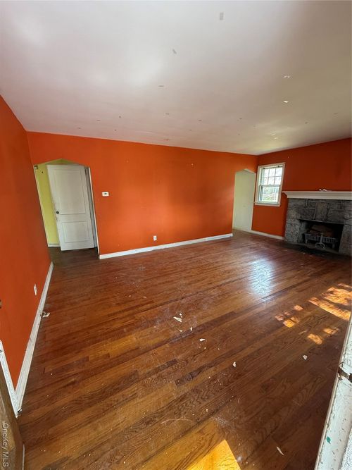 329 Midwood St, Uniondale, NY, 11553-1503 | Card Image