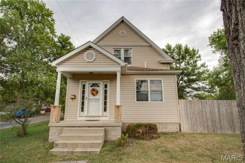 307 N East St, Carlinville, IL, 62626-1342 | Card Image