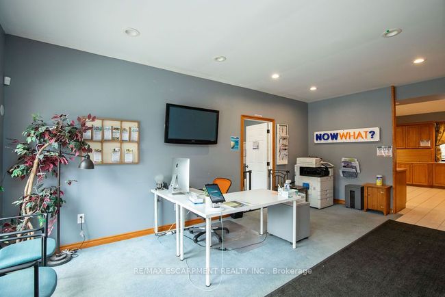 144 Wilson St E, Home with 0 bedrooms, 4 bathrooms and 24 parking in Ancaster ON | Image 5