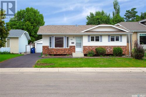 215 Hogg Way, Saskatoon, SK, S7N3W4 | Card Image