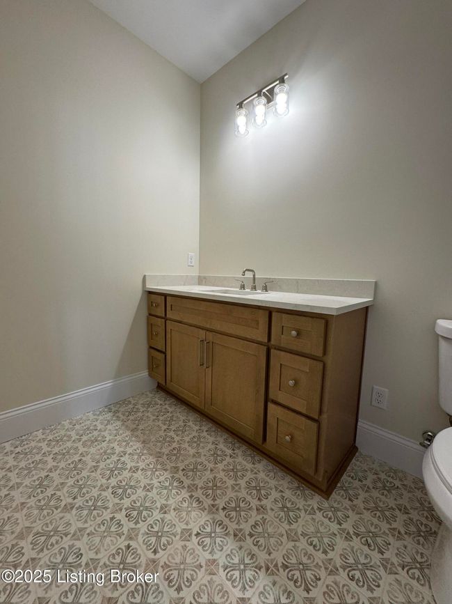 Downstairs Guest Bath | Image 8