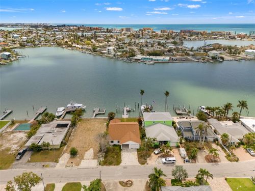 811 Bay Point Dr, MADEIRA BEACH, FL, 33708-2316 | Card Image