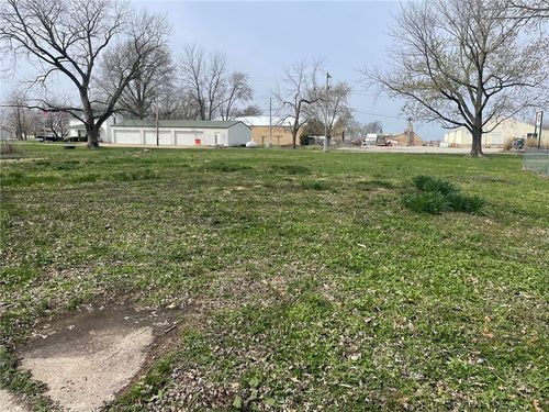 217 N Vine St, Stewardson, IL, 62463-1095 | Card Image